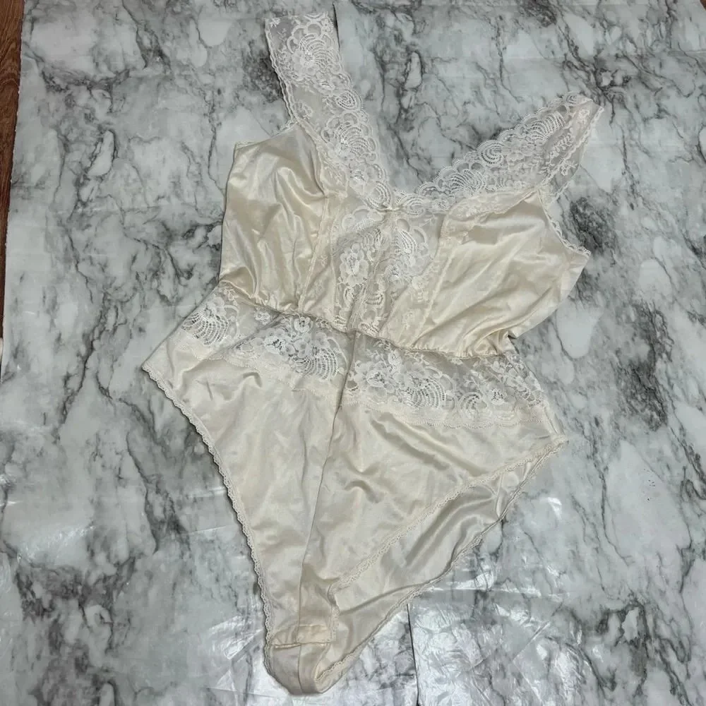Playtex Limited Vintage White Cream Lace Detail Bodysuit snap crotch medium 90s